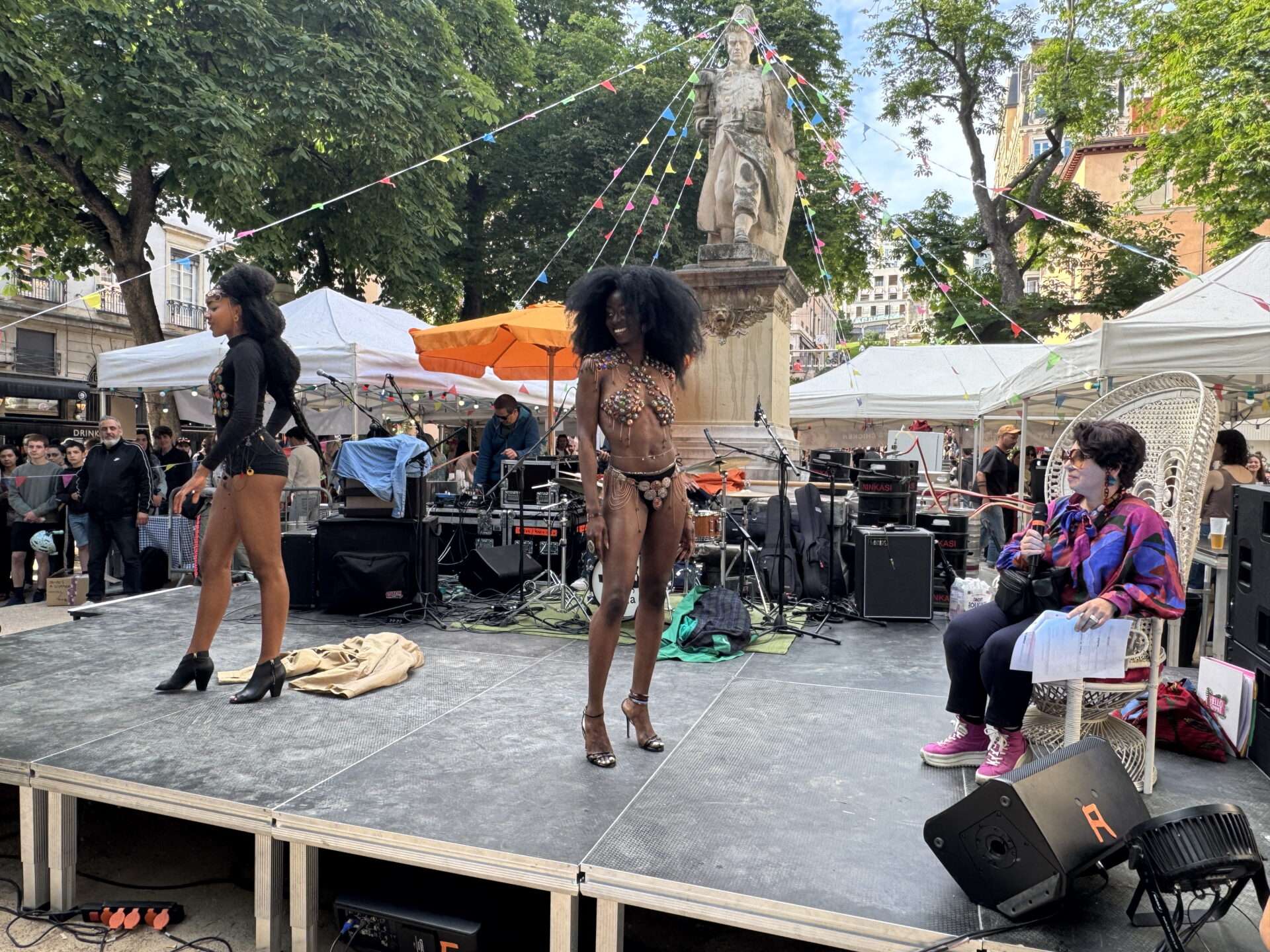 belle ambiance Place Sathonay - 