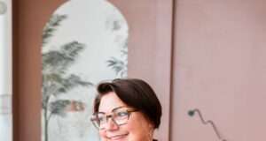 L’innovation invisible : et si la clé de la compétitivité industrielle lyonnaise se jouait à l’échelle moléculaire ? Cécile Chamignon, Consultante experte en analyses par RMN-Crédit photos : Diane Sevrin.