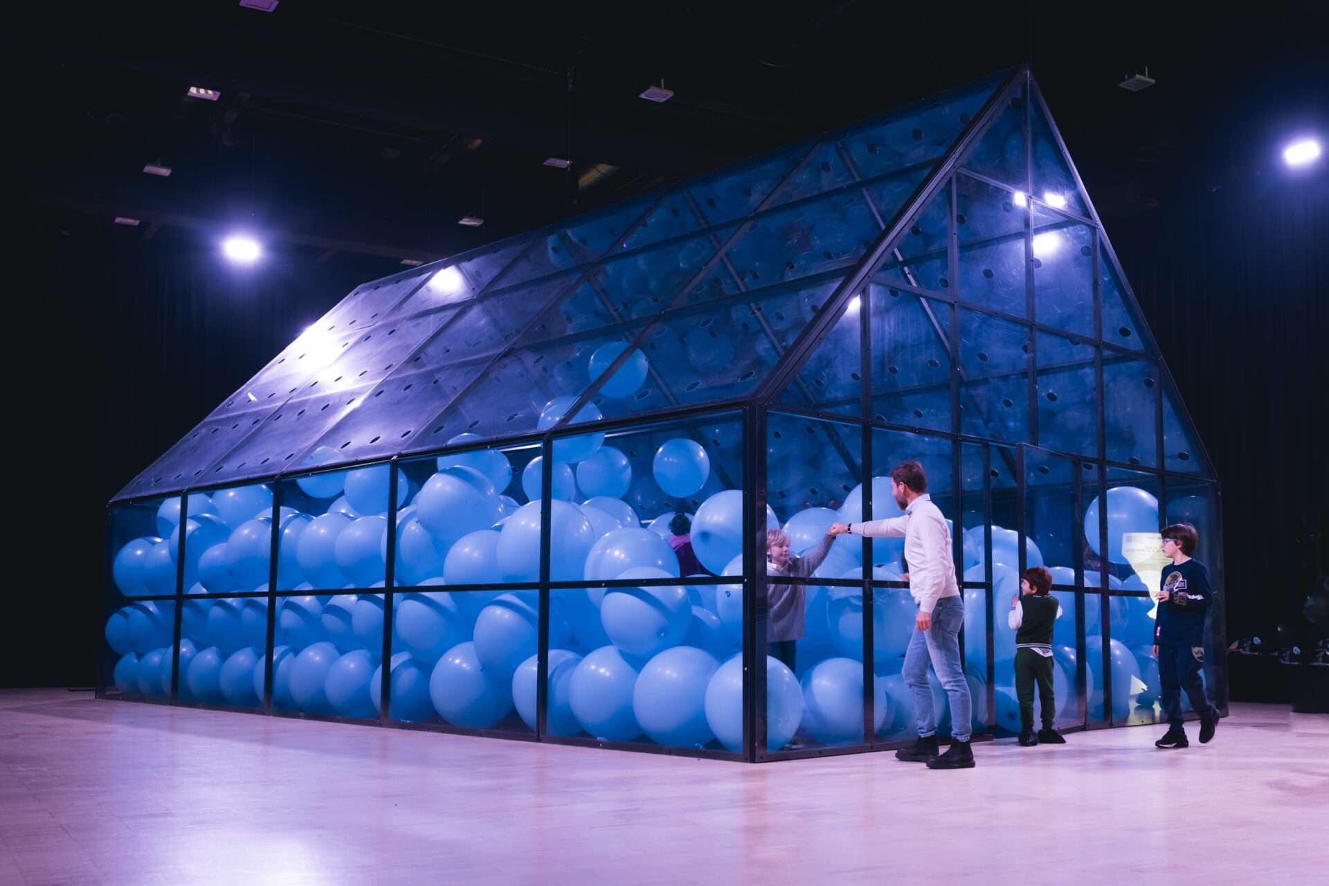 Work No.3883_ Half the air in a given space - Artist_MARTIN CREED - CREDITS_ BALLOON MUSEUM