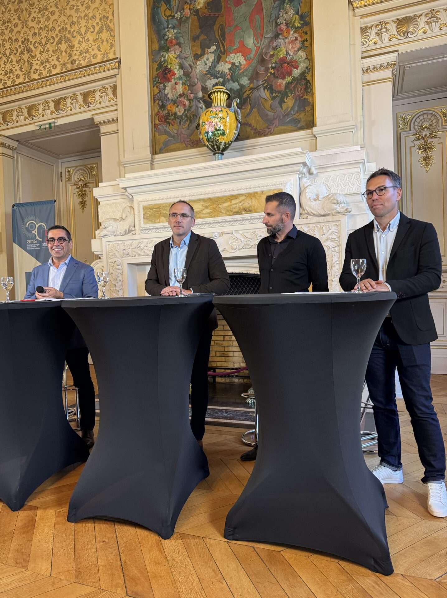 Laurent PENICAUD, Président du Groupe, Sylvain GIRARDET, Directeur Général et Opérationnel, Ludovic TALUT, Directeur du Développement, Raphaël COURREGE, Directeur des Activités - conférence de presse du 2 octobre à l’Hôtel du Département