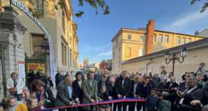 Rue du Premier-Film : inauguration devant les habitants de Monplaisir, berceau du cinéma Inauguration de la rue du Premier-Film à Lyon, célébrée avec les habitants de Monplaisir