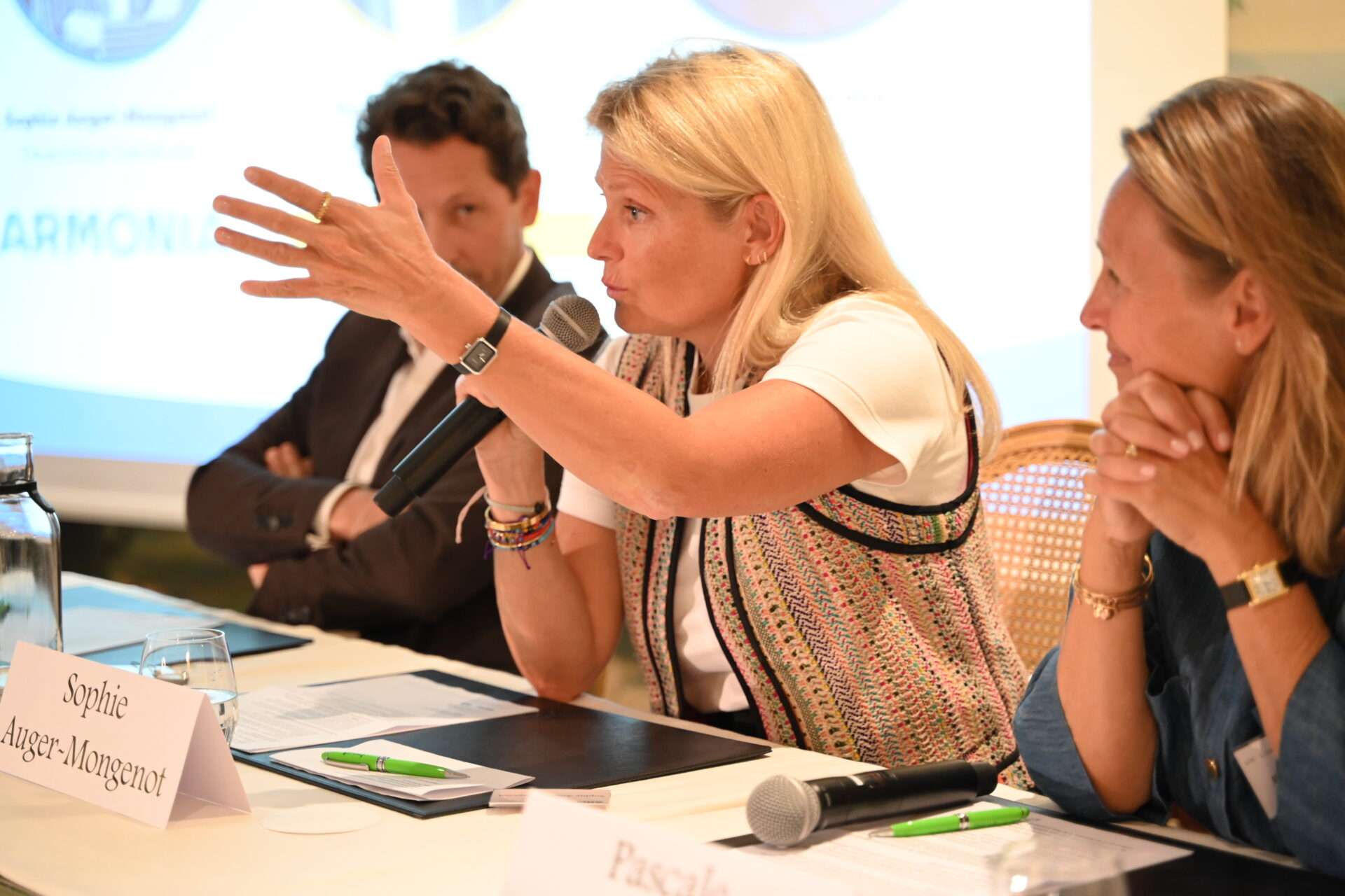 Soirée Cercle Wine Business - Sophie Auger-Mongenot, Directrice Générale d'Armonia, présente le groupe lors de la conf « Hospitality & Facility Management : quels sont les grands enjeux pour les entreprises ? »