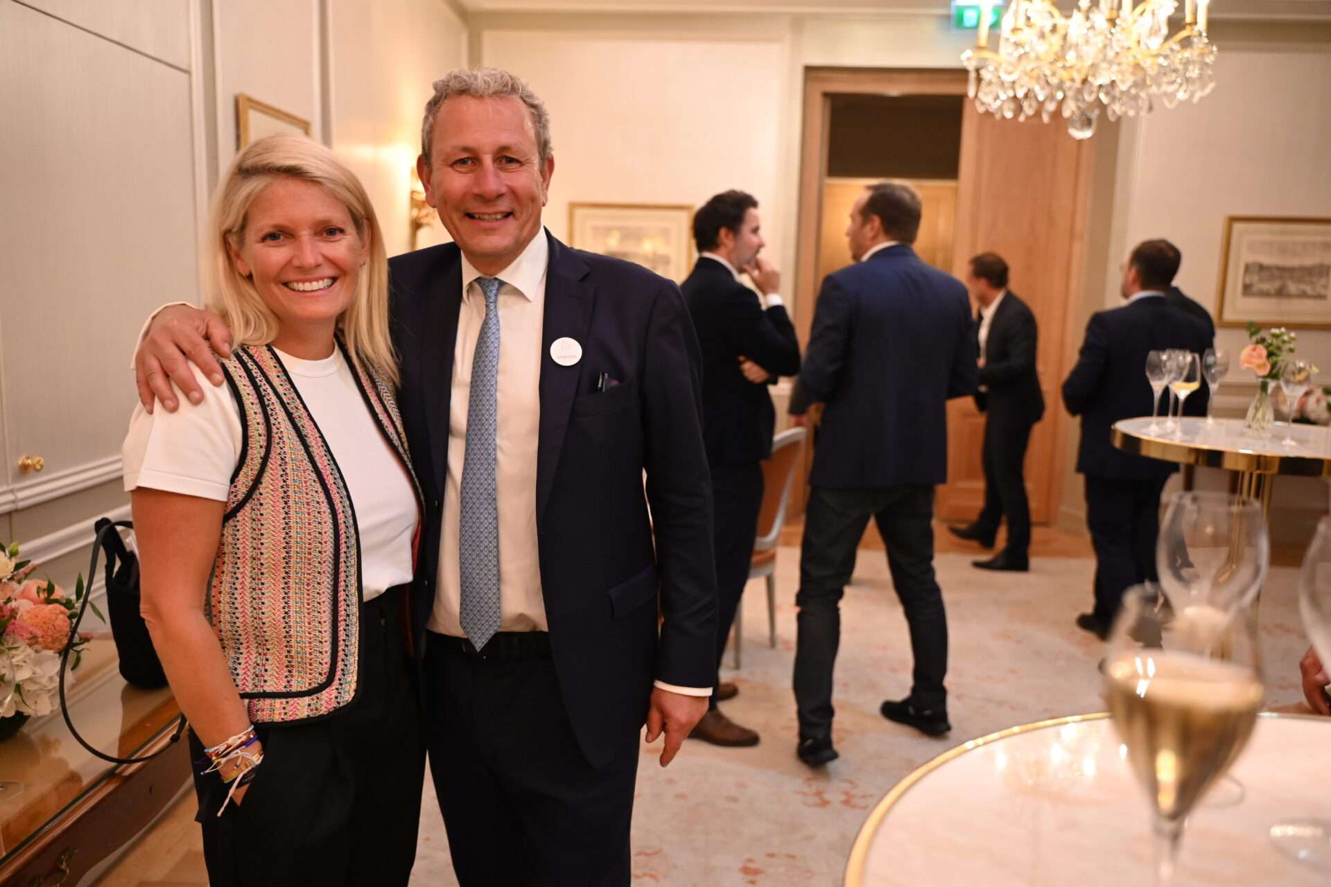 Alain Marty, entrepreneur et investisseur, a fait du Cercle Wine Business Club un lieu où se conjuguent débats économiques, dégustations de grands crus et opportunités de croissance pour ETI, PME et grands groupes. Ce club est devenu un réseau d’affaires de référence en France et en Europe