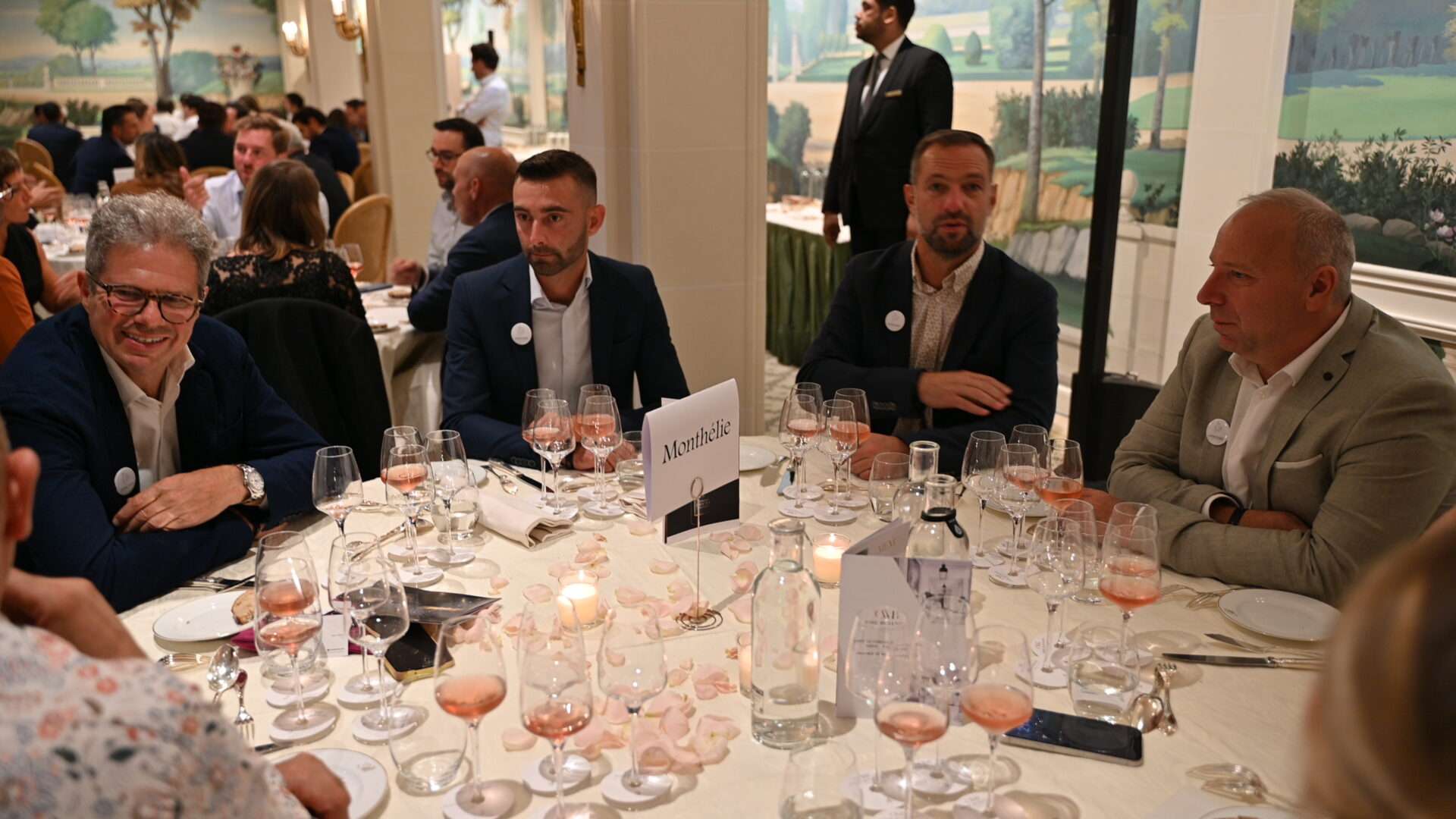 Le Cercle Wine Business attire chaque mois 1 000 dirigeants, confirmant son rôle central dans les réseaux d’influence économique et entrepreneurial.