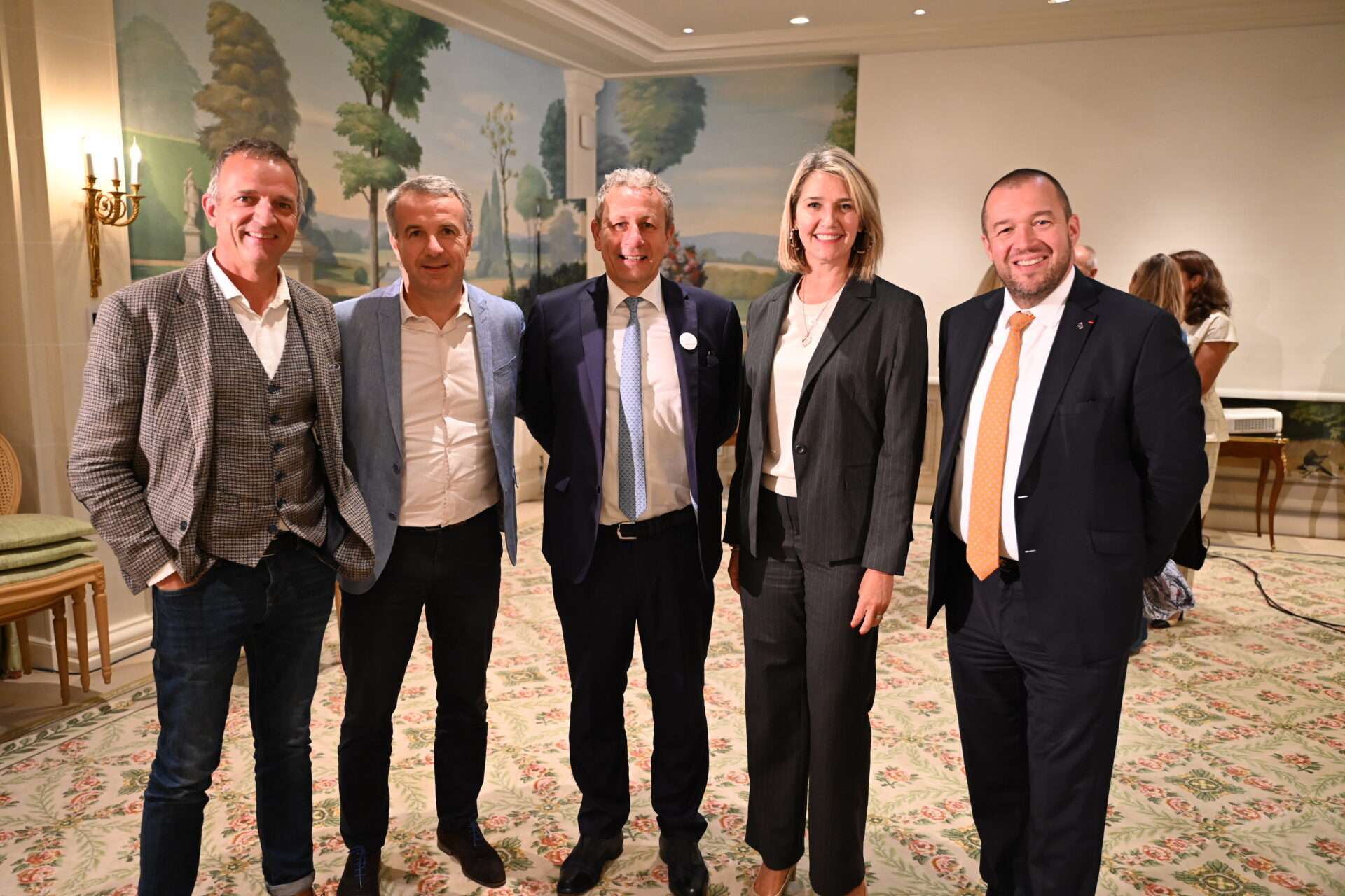 François-Michel Lambert, Fabrice Herrault, Alain Marty, Karine Havas, Guillaume Gomez - Exit le networking de masse. Place au cercle sélectif où la qualité des relations prime sur la quantité — un choix stratégique de plus en plus assumé par les entreprises de taille intermédiaire.