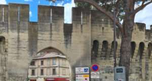 Capital Export investit dans Survision pour accélérer la reconnaissance automatique des plaques d’immatriculation Installation pour le contrôle de l’accès des véhicules à la vieille ville d’Avignon Crédit source SURVISION