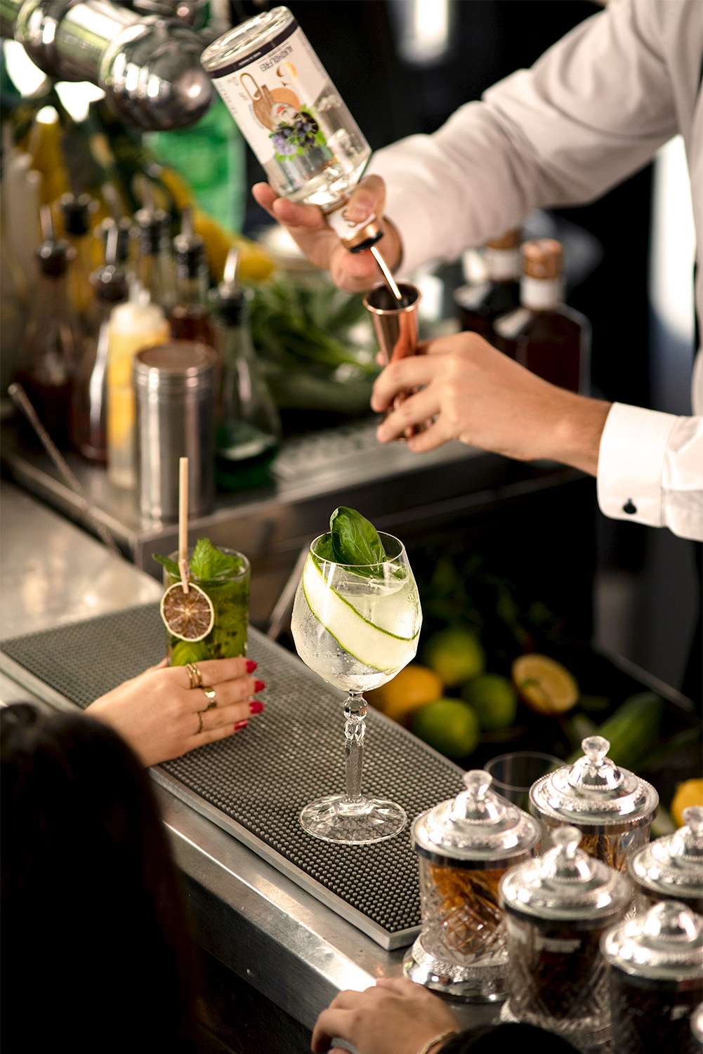Un cocktail préparé avec les spiritueux sans alcool Sober Spirits, sacrés Meilleur Sans Alcool au Monde pour la 4ᵉ fois