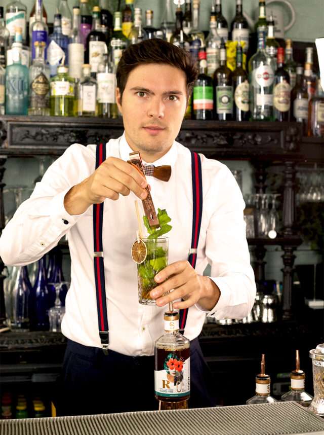 Calixte Payan, fondateur de Sober Spirits, dont la marque vient d’être sacrée Meilleur Sans Alcool au Monde pour la quatrième année consécutive à Londres Calixte Payan, fondateur de Sober Spirits, dont la marque vient d’être sacrée Meilleur Sans Alcool au Monde pour la quatrième année consécutive à Londres