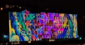 Fête des Lumières 2025 : ce qu’il faut voir dès ce weekend à Lyon fete des Lumières 2025-Sur les quais de Saône, Les Malles Persanes, de Thierry Pierras