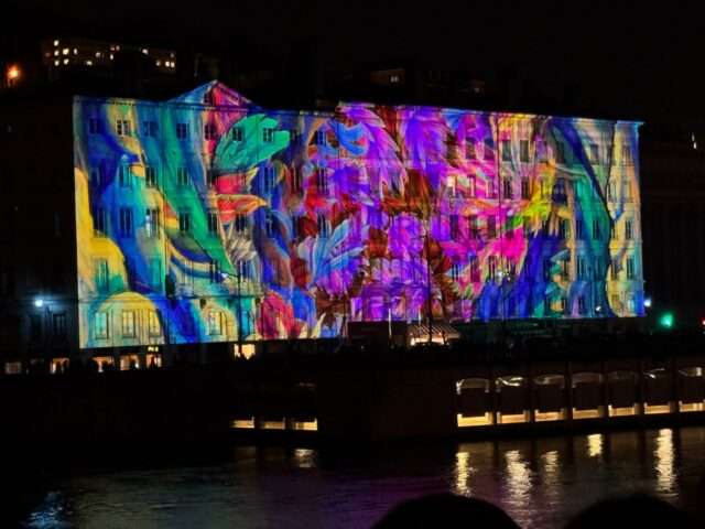 fete des Lumières 2025-Sur les quais de Saône, Les Malles Persanes, de Thierry Pierras