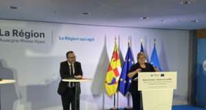 Prêt Croissance : un dispositif clé pour soutenir les PME d’Auvergne-Rhône-Alpes Yvan Demars, directeur du réseau Auvergne Rhône-Alpes et Stéphanie Pernod, 1ere Vice-présidente de la Region Auvergne Rhône Alpes chez Région Auvergne-Rhône-Alpes