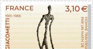 La Poste émet un timbre Giacometti pour le 60ᵉ anniversaire de sa disparition Le timbre émis par La Poste le 12 janvier 2026 rend hommage à Alberto Giacometti avec Homme traversant une place par un matin de soleil (1950), icône de l’art moderne