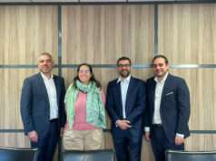 Facturation électronique : comprendre les rôles clés des acteurs et les enjeux business pour les entreprises Damien Cartel, Président de l’Ordre des Experts-Comptables Auvergne-Rhône-Alpes, Laurence Biboud, Vice-Présidente, et Nicolas Debiolles, Référent Facturation Électronique, lors du petit-déjeuner presse sur la réforme de la facturation électronique