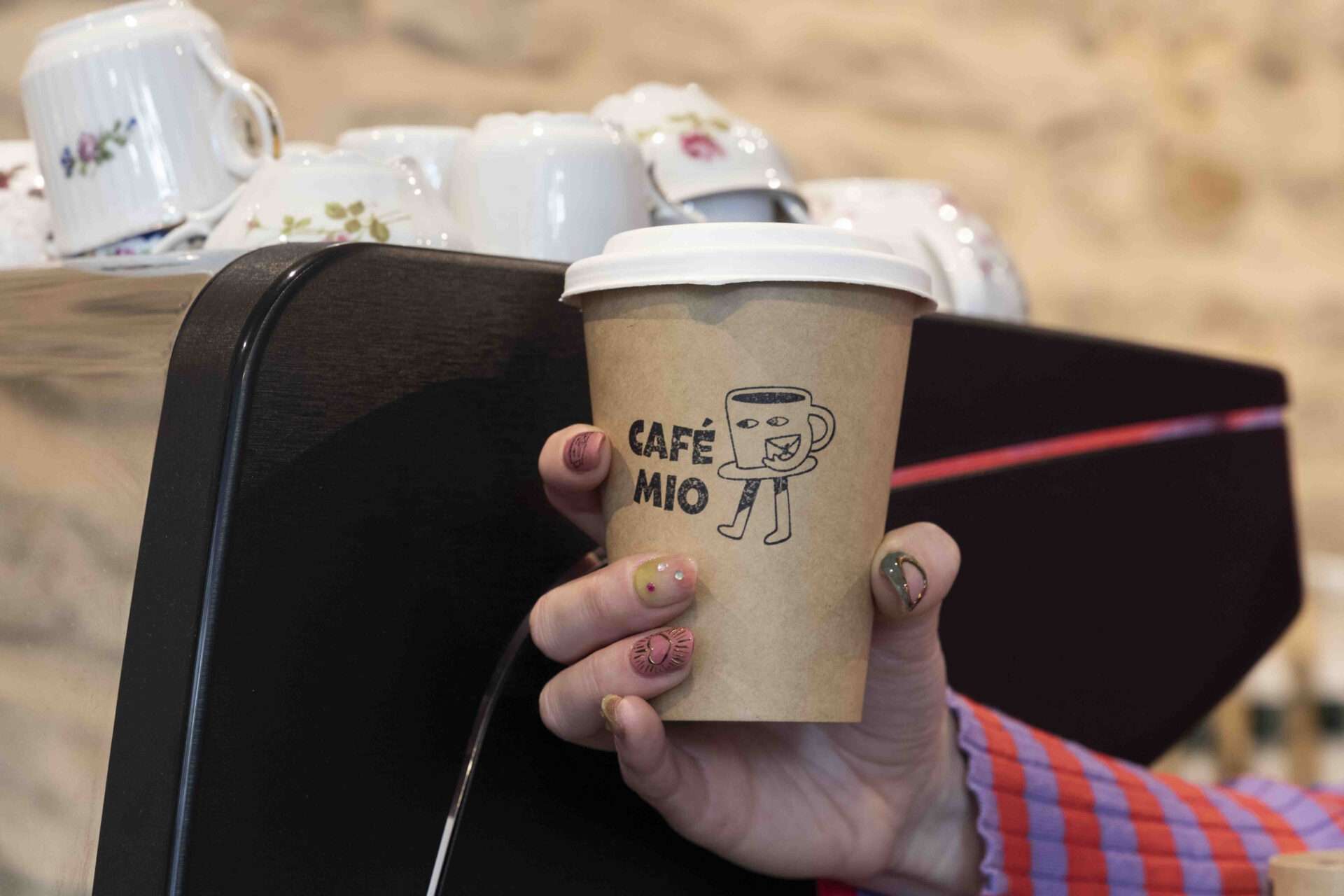 Écrire, envoyer, partager : le concept innovant du café lettres lyonnais Mio