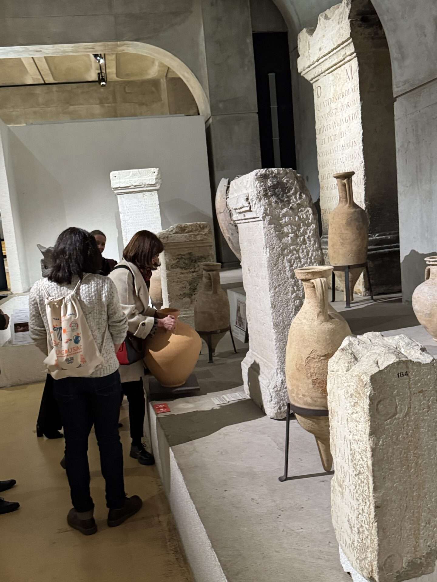 Accessibilité : ce que la visite d’Isabelle Saurat révèle du musée Lugdunum