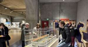 Comment le musée Lugdunum travaille l’accessibilité culturelle, sous le regard de l’État Isabelle Saurat visite le musée Lugdunum pour mettre en lumière l’accessibilité culturelle