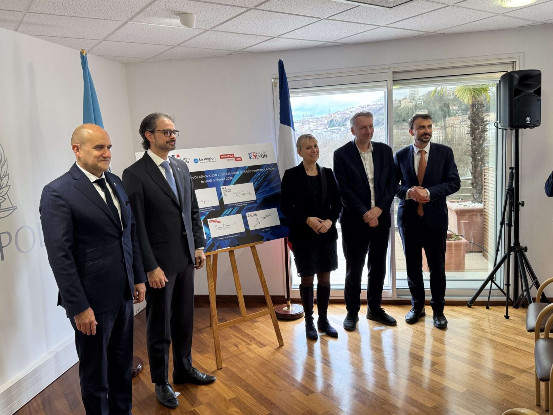 INTERPOL et la France signent un accord à Lyon pour sécuriser et étendre le siège du Secrétariat général