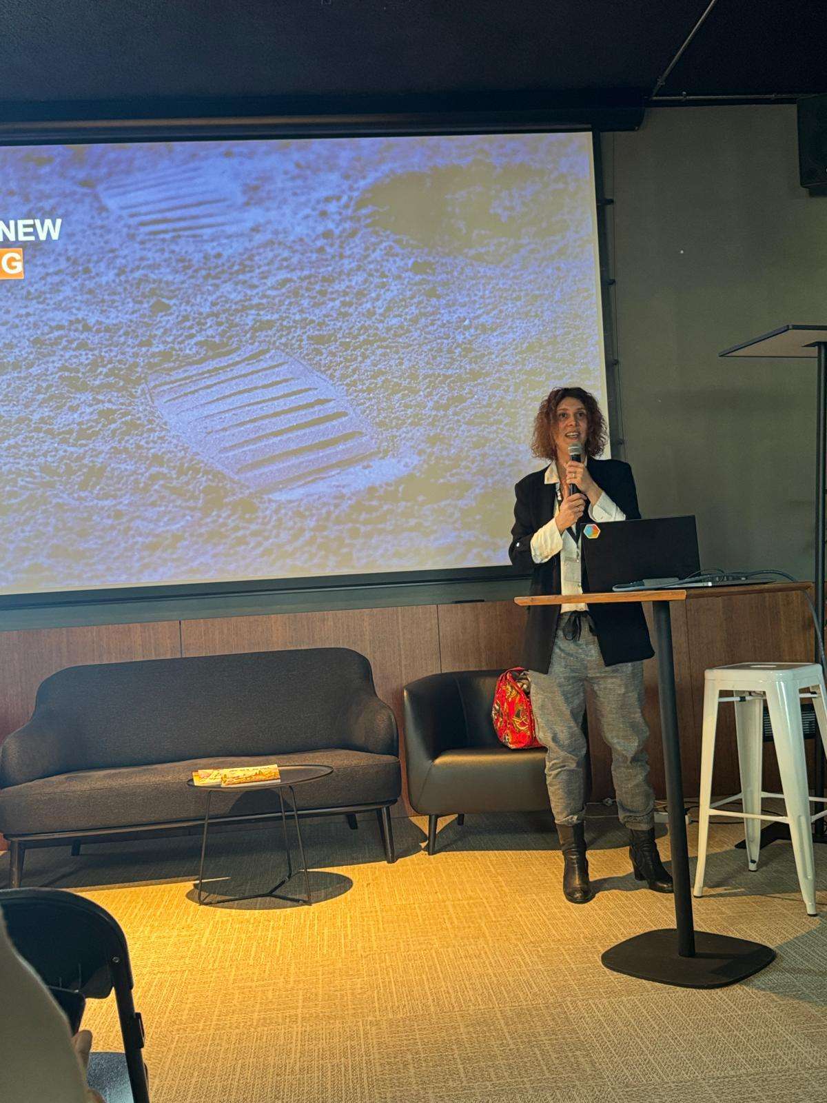 Cision : Quand le Paid s’essouffle : comment l’IA propulse les marques dans l’ère du Marketing Hybride ? – Cyndie BETTANT (Impact & Communication Leader)