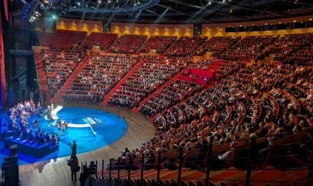 3 000 entrepreneurs réunis à l’Amphithéâtre 3000 à Lyon pour « Des vœux, des actes », événement inédit des organisations économiques du Rhône. _crédit photo seve finance