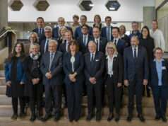 Métropole de Lyon : une gouvernance structurée entre répartition des rôles et enjeux économiques Les vingt-cinq vice-présidents de la Métropole de Lyon aux côtés de la présidente, Véronique Sarselli, au premier jour d'un mandat placé sous le signe des transitions et de l'attractivité économique.