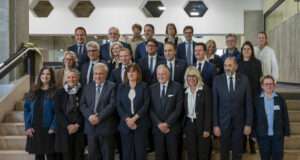 Métropole de Lyon : une gouvernance structurée entre répartition des rôles et enjeux économiques Les vingt-cinq vice-présidents de la Métropole de Lyon aux côtés de la présidente, Véronique Sarselli, au premier jour d'un mandat placé sous le signe des transitions et de l'attractivité économique.