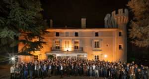 À Lyon, le Château de Montchat s’affirme comme un lieu stratégique pour les événements d’entreprise Invités, entrepreneurs et partenaires réunis devant le Château de Montchat à Lyon lors de la soirée d’inauguration marquant le lancement du projet porté par le Groupe Moly