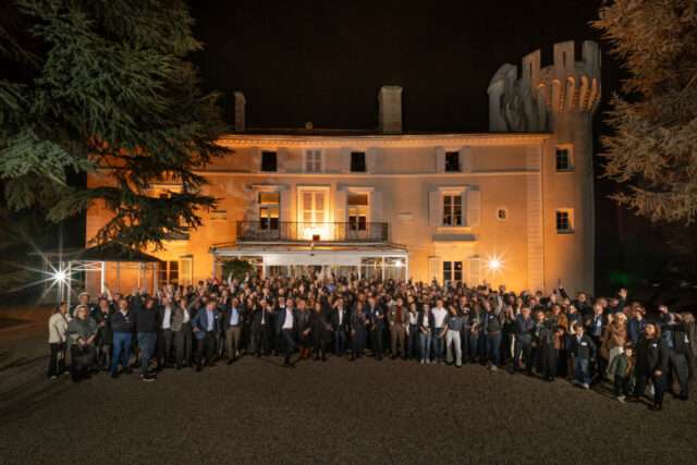Invités, entrepreneurs et partenaires réunis devant le Château de Montchat à Lyon lors de la soirée d’inauguration marquant le lancement du projet porté par le Groupe Moly