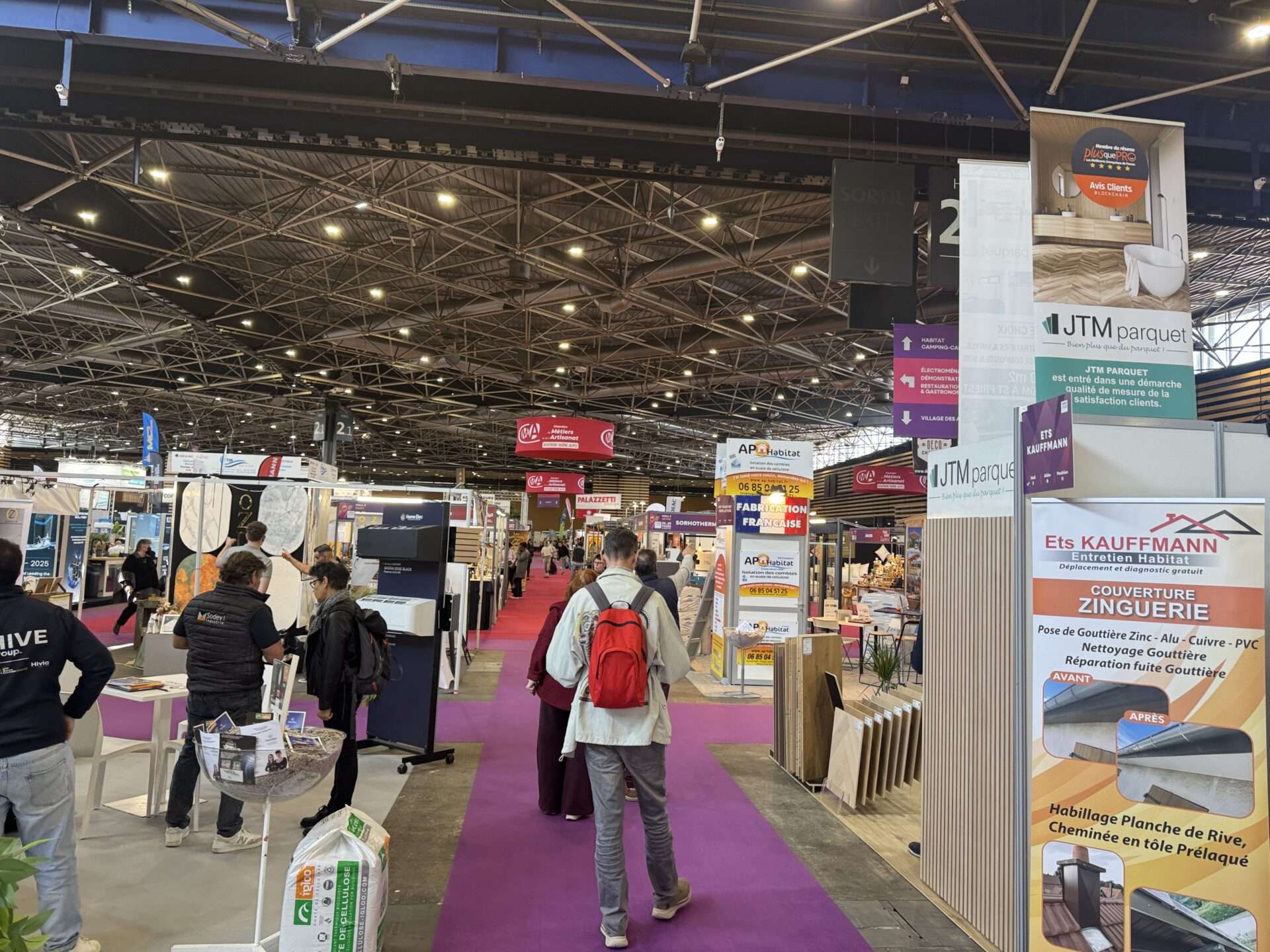 À Lyon, la Foire met en lumière les artisans et leur rôle clé dans une économie de proximité fondée sur l’échange et le savoir-faire.