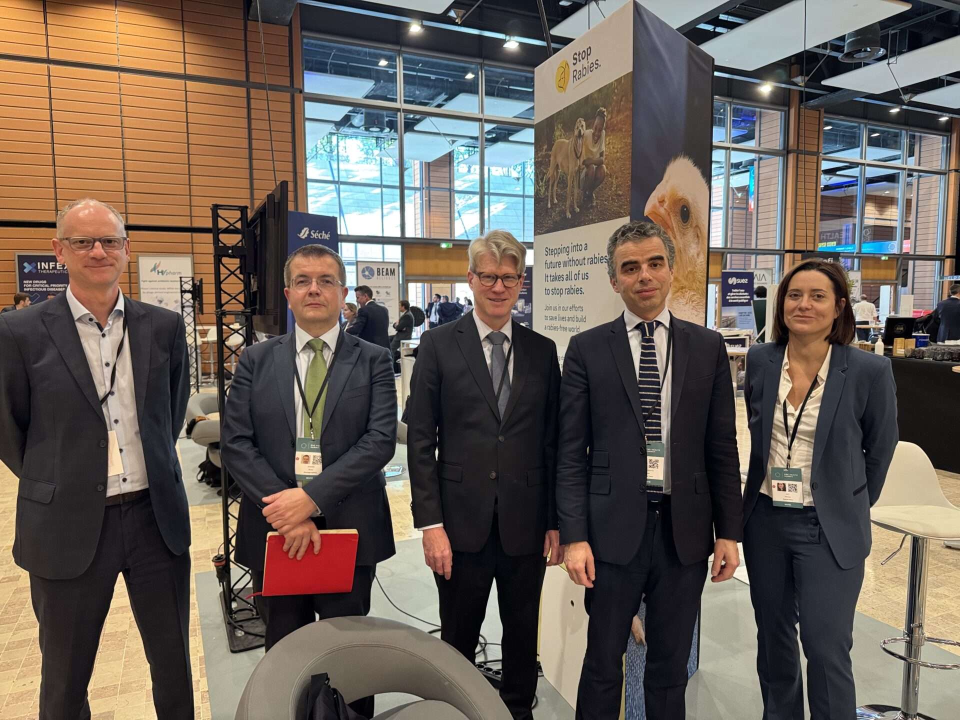L'équipe de Business France au contact des entrepreneurs présents au One Health Summit de Lyon
