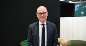 À Global Industrie, le ministre de l’Industrie Sébastien Martin répond aux inquiétudes des industriels sur les coûts et l’énergie Sébastien Martin, Ministre délégué chargé de l’Industrie à Global Industrie — ça tient, mais jusqu'où