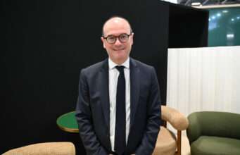 À Global Industrie, le ministre de l’Industrie Sébastien Martin répond aux inquiétudes des industriels sur les coûts et l’énergie Sébastien Martin, Ministre délégué chargé de l’Industrie à Global Industrie — ça tient, mais jusqu'où