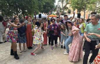 Show les Pentes transforme la Croix-Rousse en laboratoire créatif le 23 mai 2026 Dans les Pentes de Lyon, Show les pentes, une fête collective redonne vie au commerce local