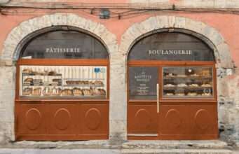 La Baguette Magique ouvre un speakeasy immersif dans le Vieux-Lyon La Baguette Magique parie sur la magie pour bousculer les bars lyonnais-Crédit photo Clarissa Genzel