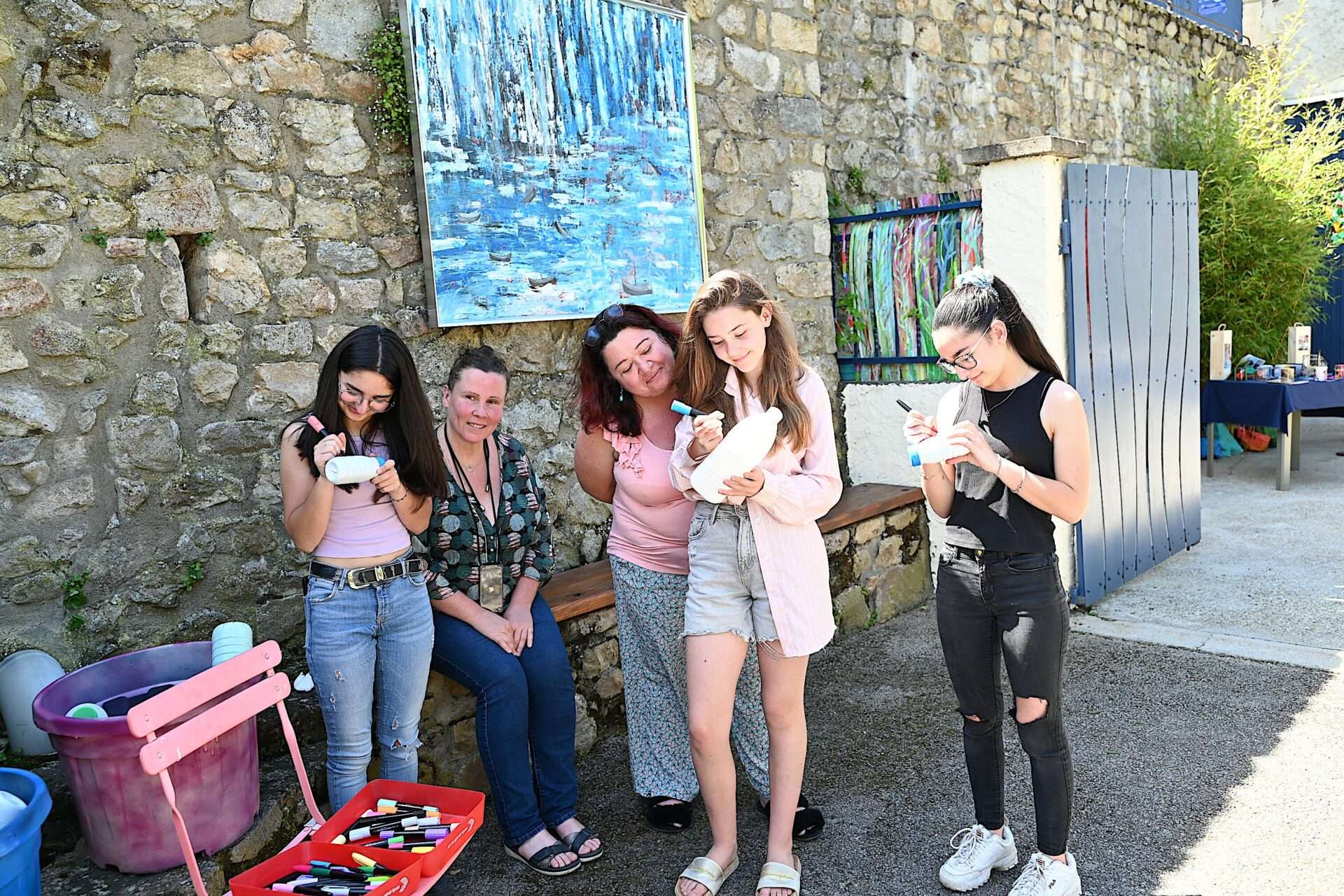 Les enfants ont montré le chemin aux adultes — devant Aral, c'est souvent comme ça.