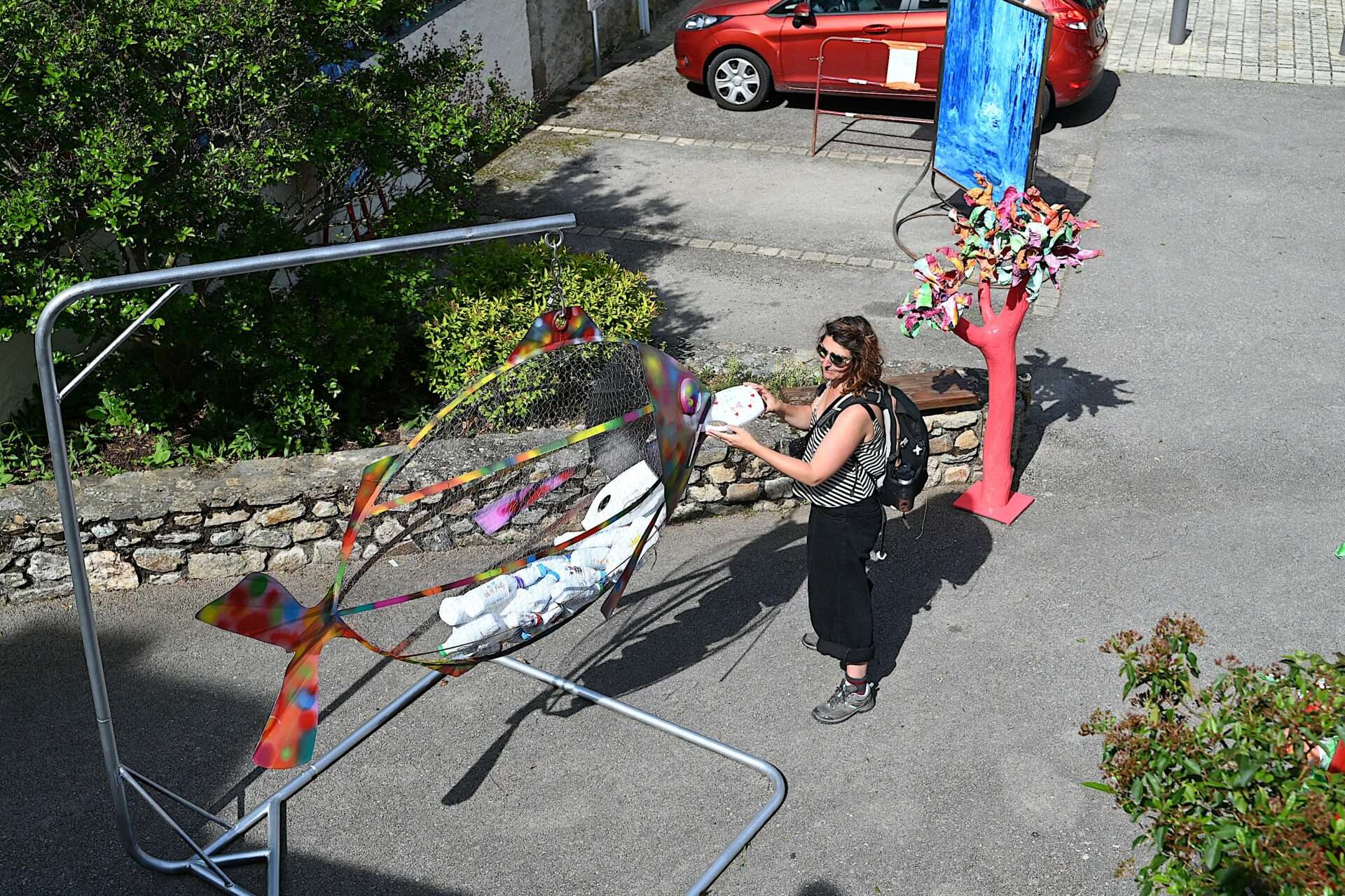 « Un poisson de mer à Malleval ? » : l’art comme cri d’alarme au cœur du village médiéval