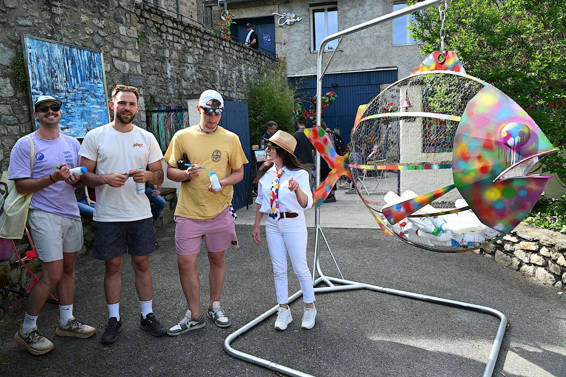 Malleval accueille un poisson géant pour sensibiliser à la pollution plastique
