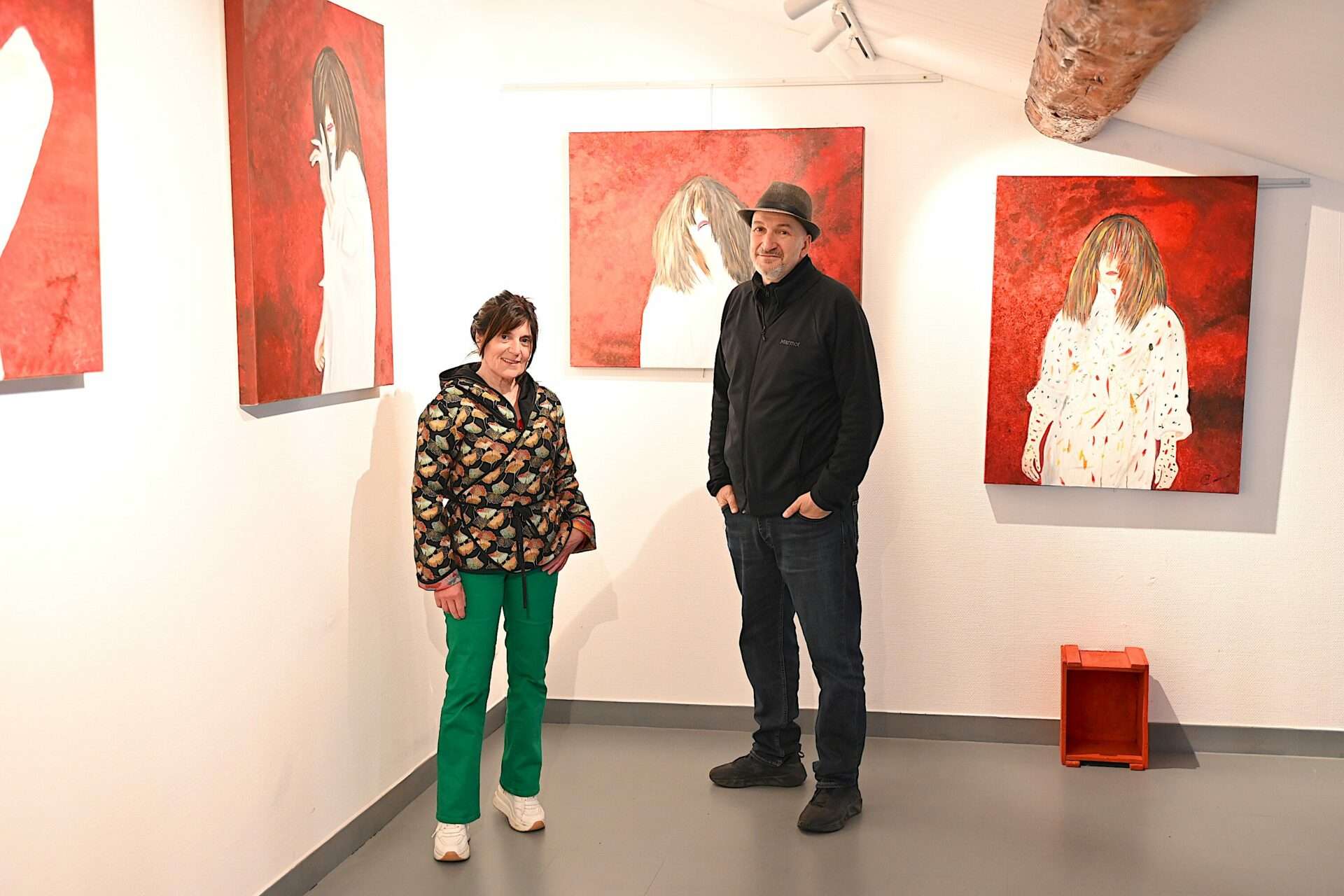 Emma Henriot et Alexandre Droit lors de l’exposition « Un poisson de mer à Malleval ? », un événement engagé autour des océans