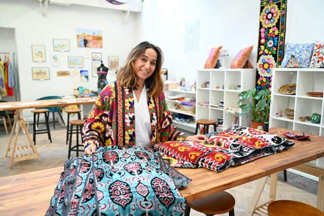 Bahor BOUDOT KHANIYAZOVA transforme à Lyon la soie ouzbèke en projet culturel, économique et textile entre deux pays