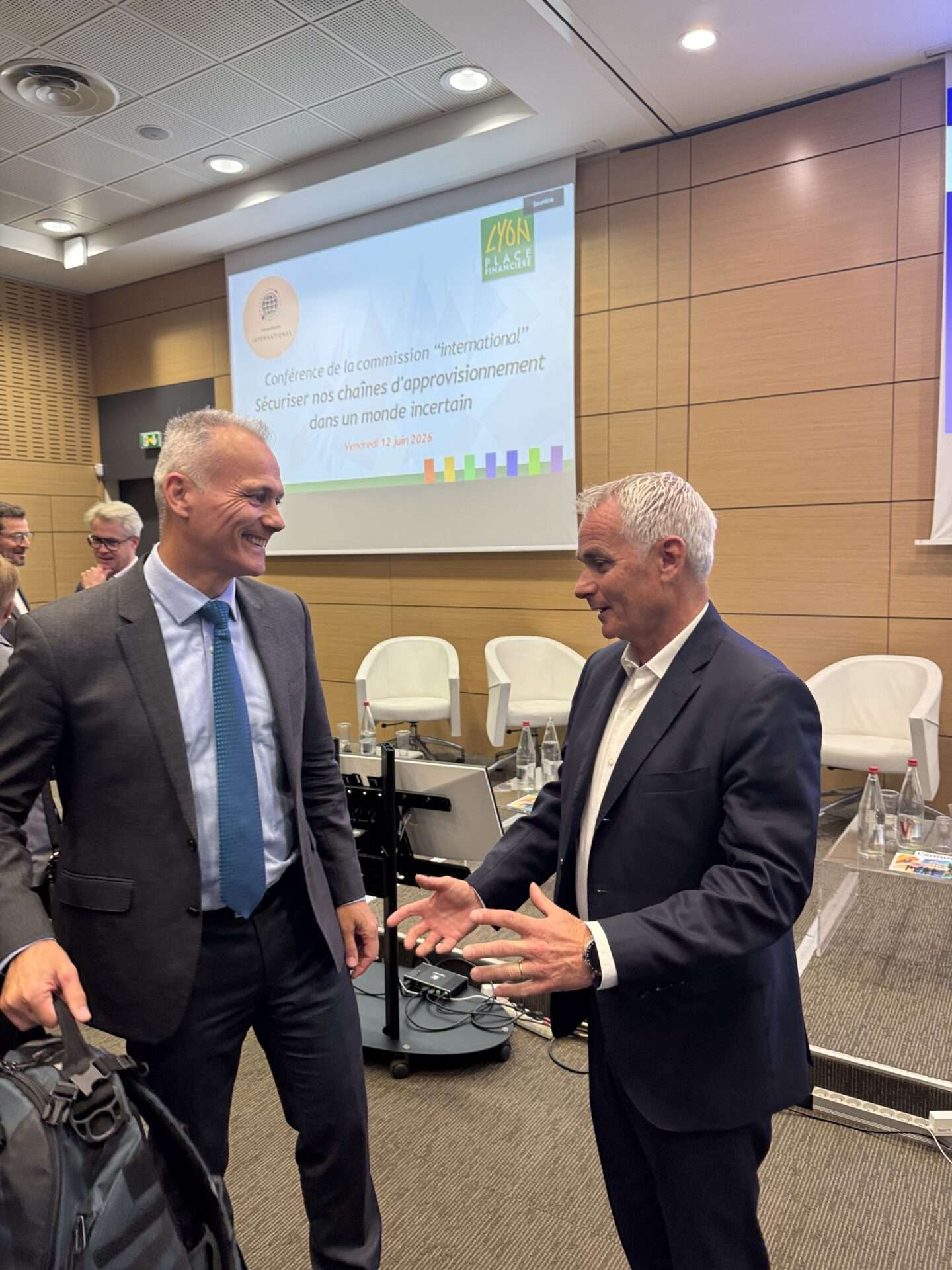 Guirec PENHOAT Président Lyon Place Financière avec Général Armel Dirou Ministère des armées et Commandant la Task Force Ukraine des anciens combattants