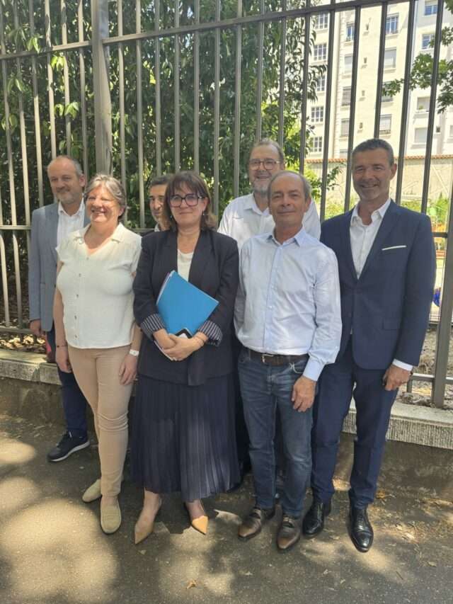 Christophe Bernollin, Président de la CMA Lyon-Rhône, Anne-Marie Robert, Présidente de l’U2P Rhône et Métropole de Lyon, GIRIN Pascal, Président de la chambre d’agriculture, Véronique Sarselli, présidente de la Métropole de Lyon, Philippe Valentin, Président de la CCI Lyon Métropole Saint-Etienne Roanne, Gilles Courteix, Président du MEDEF Lyon-Rhône, Franck Morize, Président de la CPME du Rhône