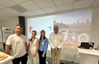 Odoo ouvre sa première filiale française à Lyon Léo Tardy, Valérie Lorentz-Poinsot, Joséphine Vander Linden, Philippe Valentin à l’inauguration de Odoo France à Lyon ce mercredi 24 juin 2026