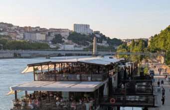 Le Modulo mise 5 millions d’euros sur une nouvelle péniche pour changer d’échelle à Lyon Le Modulo investit 5 millions d’euros à Lyon pour transformer sa péniche en lieu ouvert toute l’année