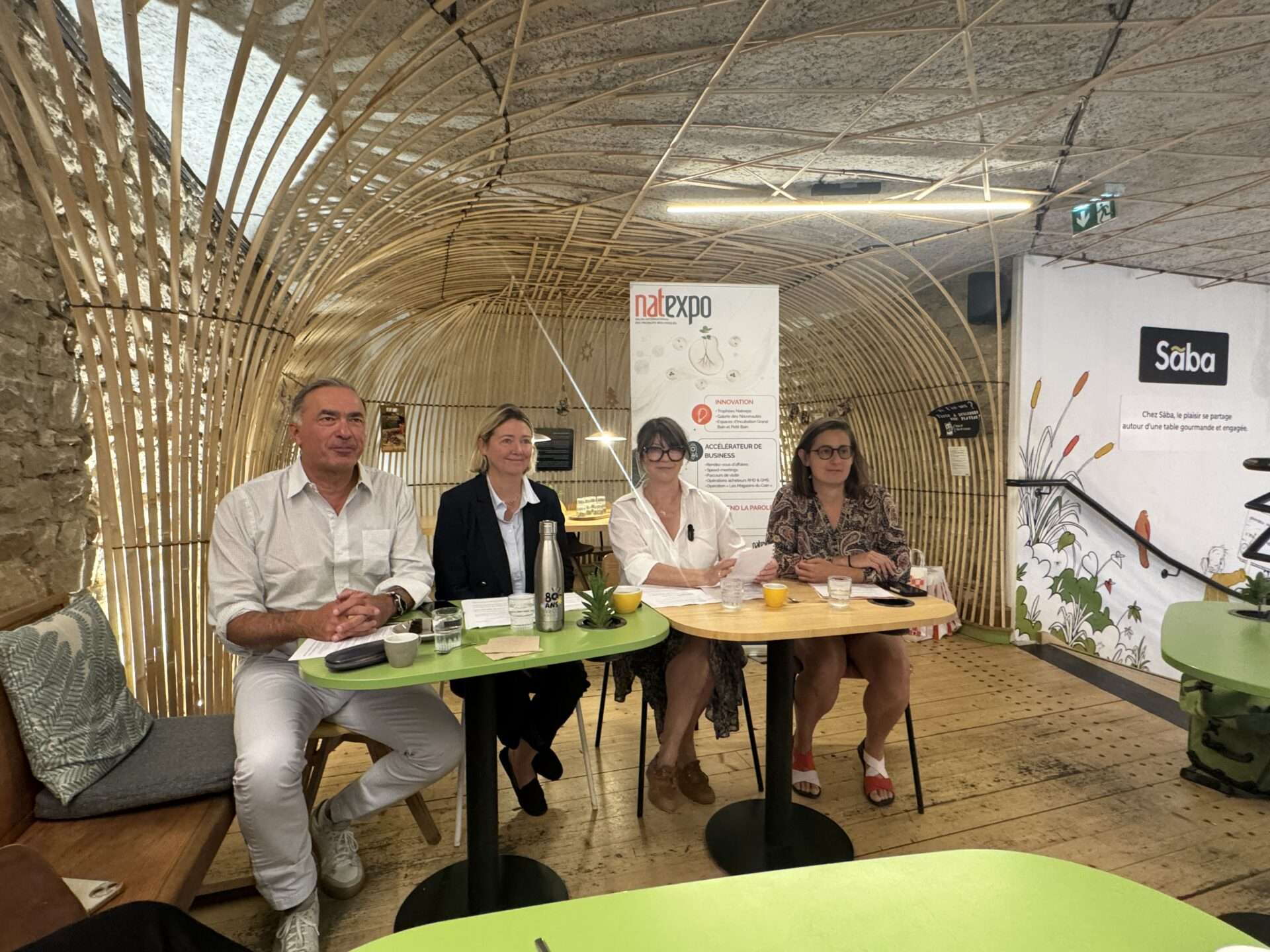 De gauche à droite : Christophe Barnouin, directeur général d’Ecotone et tous deux coprésidents de la Maison de la Bio,Christelle Le Hir, directrice générale de Vie Claire, Valérie Lemant-Pérez, directrice générale de SPAS Organisation, organisatrice de Natexpo, Sophia Popoff, adjointe à la Mairie de Lyon chargée de l’aménagement de l’espace public