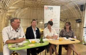 5 fruits et légumes bio pour le prix d’un café, vraiment ? La filière répond conf de presse au Café Saba sur le marché bio français-Christophe Barnouin, directeur général d’Ecotone et tous deux coprésidents de la Maison de la Bio,Christelle Le Hir, directrice générale de Vie Claire, Valérie Lemant-Pérez, directrice générale de SPAS Organisation, organisatrice de Natexpo, Sophie Popoff, adjointe à la Mairie de Lyon chargée de l’aménagement de l’espace public -