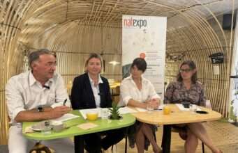 5 fruits et légumes bio pour le prix d’un café, vraiment ? La filière répond conf de presse au Café Saba sur le marché bio français-Christophe Barnouin, directeur général d’Ecotone et tous deux coprésidents de la Maison de la Bio,Christelle Le Hir, directrice générale de Vie Claire, Valérie Lemant-Pérez, directrice générale de SPAS Organisation, organisatrice de Natexpo, Sophia Popoff, adjointe à la Mairie de Lyon chargée de l’aménagement de l’espace public -