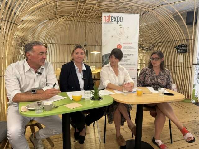 conf de presse au Café Saba sur le marché bio français-Christophe Barnouin, directeur général d’Ecotone et tous deux coprésidents de la Maison de la Bio,Christelle Le Hir, directrice générale de Vie Claire, Valérie Lemant-Pérez, directrice générale de SPAS Organisation, organisatrice de Natexpo, Sophia Popoff, adjointe à la Mairie de Lyon chargée de l’aménagement de l’espace public - conf de presse au Café Saba sur le marché bio français-Christophe Barnouin, directeur général d’Ecotone et tous deux coprésidents de la Maison de la Bio,Christelle Le Hir, directrice générale de Vie Claire, Valérie Lemant-Pérez, directrice générale de SPAS Organisation, organisatrice de Natexpo, Sophia Popoff, adjointe à la Mairie de Lyon chargée de l’aménagement de l’espace public -