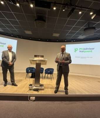 Phiadvisor Valquant aide les investisseurs à acheter et vendre au bon moment Emmanuel Robert et Eric Galiègue, présente phiadvisor valquant à Lyon Place Financière lors de Mardi de la Bourse