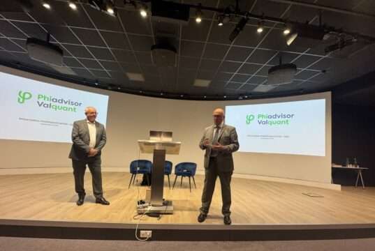 Phiadvisor Valquant aide les investisseurs à acheter et vendre au bon moment Emmanuel Robert et Eric Galiègue, présente phiadvisor valquant à Lyon Place Financière lors de Mardi de la Bourse