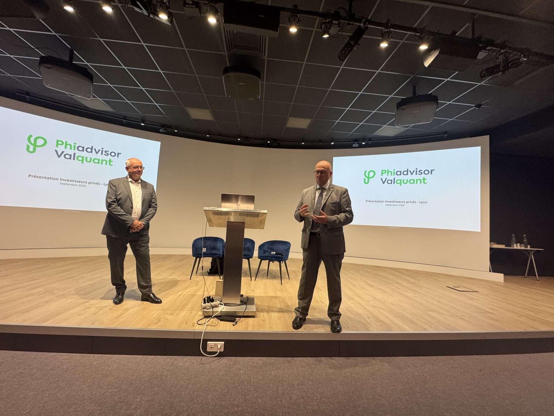 Emmanuel Robert et Eric Galiègue, présente phiadvisor valquant à Lyon Place Financière lors de Mardi de la Bourse