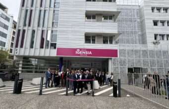 IGENSIA Education inaugure à Lyon un campus équipé pour les compétences et les métiers de demain Emmanuel Hamelin, Vice-président de la Métropole de Lyon, Anne Titoulet directrice campus de Lyon et Stéphane de Miollis directeur général du Groupe IGENSIA Education-IGENSIA Education Lyon, un campus ouvert aux entreprises